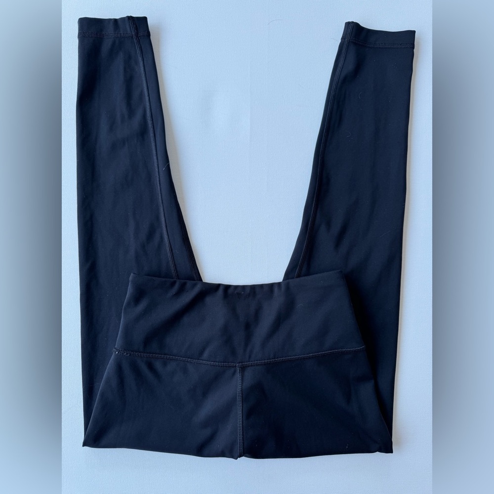 ✨Victorias Secret Sport Cropped Black V- Waisted Leggings✨
Size: Small - Picture 9 of 9